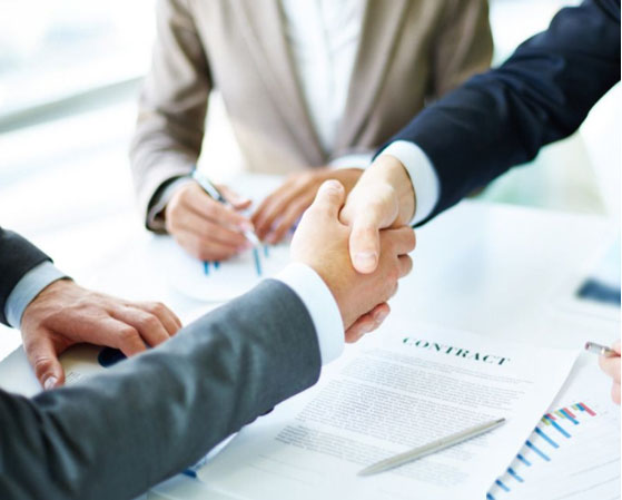 在多工位冷鐓機(jī)的設(shè)計(jì)和制造中，如何考慮生產(chǎn)效率和加工精度的平衡？有哪些優(yōu)化措施和技術(shù)？